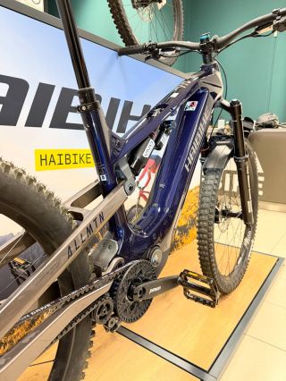🔥 TOHLE NENÍ BĚŽNÝ E-BIKE. TOHLE JE BESTIE. Haibike ALLMTN CF s upgrady za 60 000+ Kč. Ano, správně jste četli. Začali...