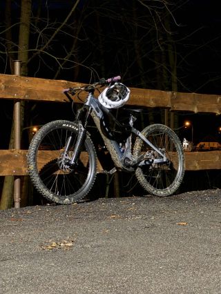 Elektrokolo mi změnilo život a není mi za to ani trochu stydno 🔥 Vždycky jsem miloval sjezdy, ale ta cesta nahoru? To byl...